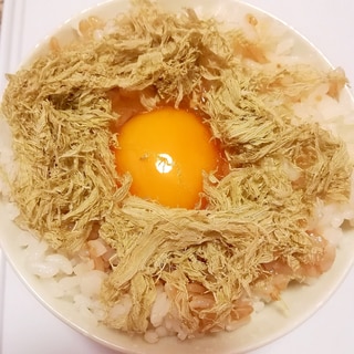 ごま油香る♪とろろ昆布たっぷりの卵かけご飯